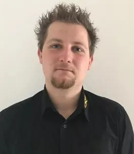 Stefan Köfler, Geschäftsführer, im schwarzen Hemd